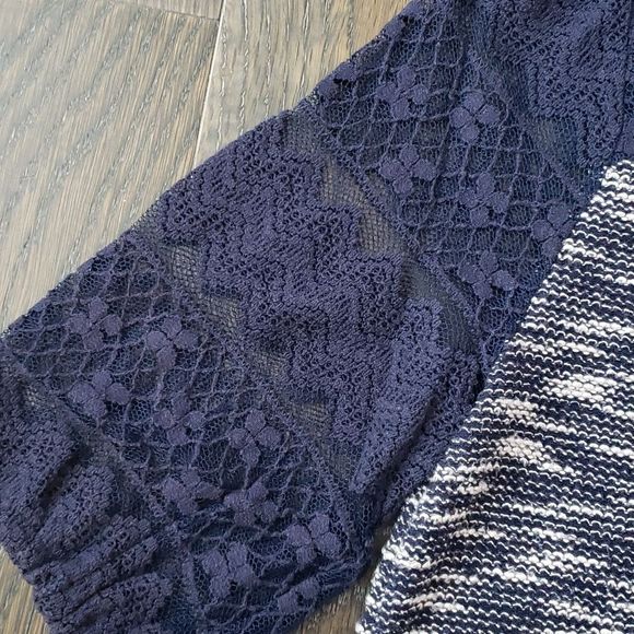 ANTHROPOLOGIE Postmark Knit and Lace Sleeve Mixed Media Shirt Top Size XS - Picture 2 of 7